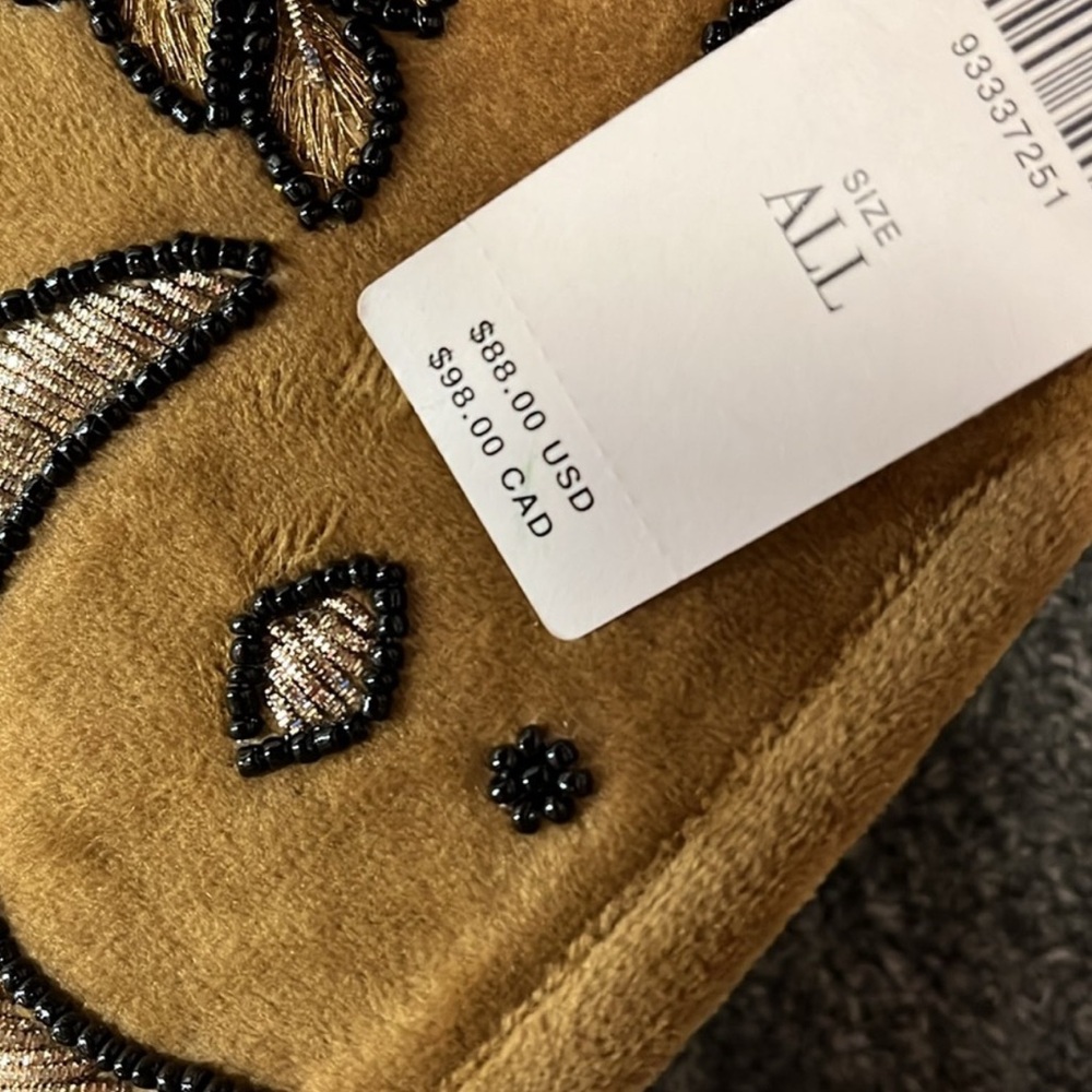 Anthropologie BY ANTHROPOLOGIE CELESTIAL VELVET CLUTCH Style No. 93337251 - Picture 4 of 6